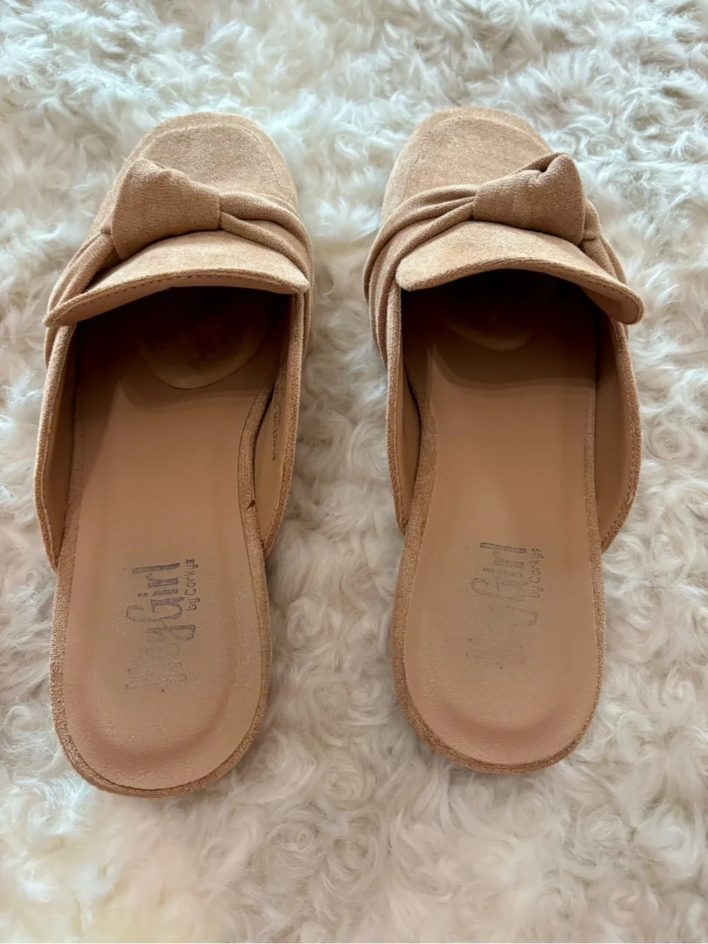 Corkys Clingy faux suede Hey Girl Slip-On Knot Mules in Tan Camel - Picture 4 of 6